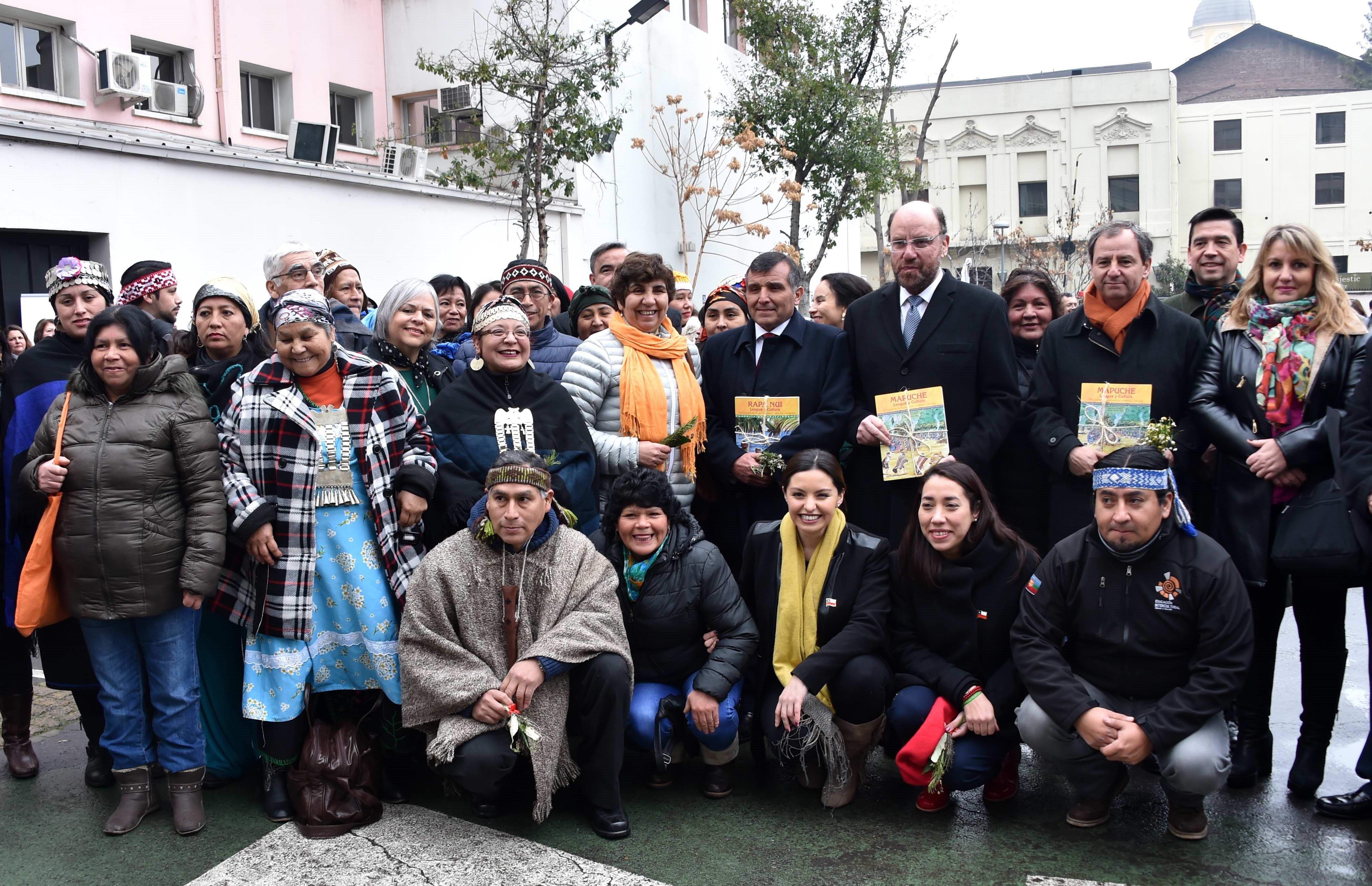 Ministro Varela con educadores tradicionales